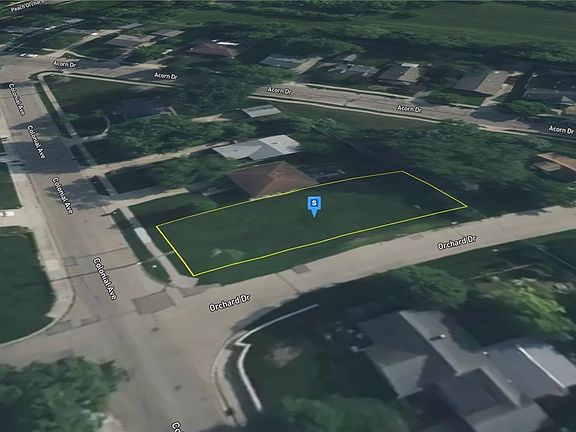 3rd image of 901 Orchard Dr