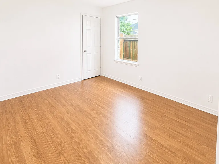 18710 Woodbreeze Dr — Photo 9