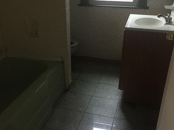4th image of 94 Elm St #1