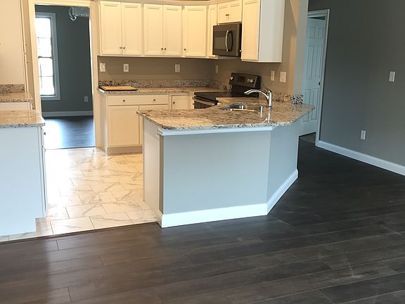 3rd image of 201 Manoah Ln