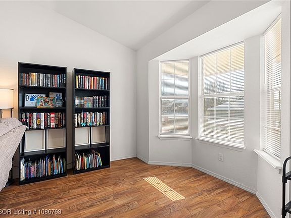 5th image of 1105 Taos Dr
