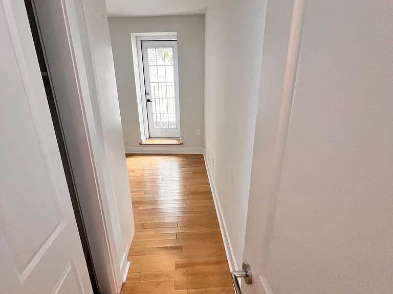 684 Summit Ave #4 — Photo 9
