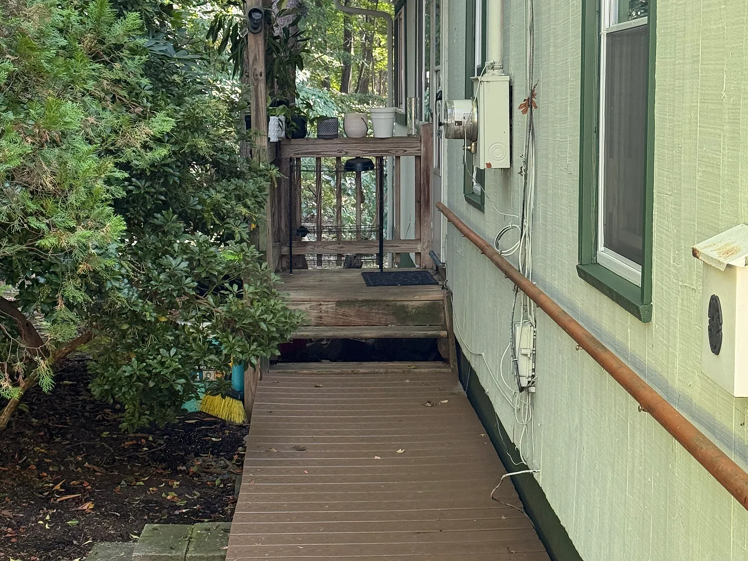 Manville Rd, Woodbridge — Photo 1