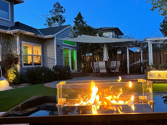 Outdoor fireplace
