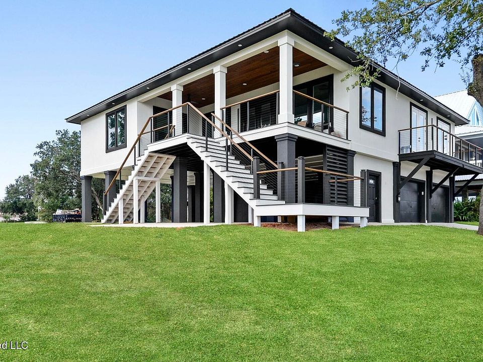 1st image of 123 Acacia Ave