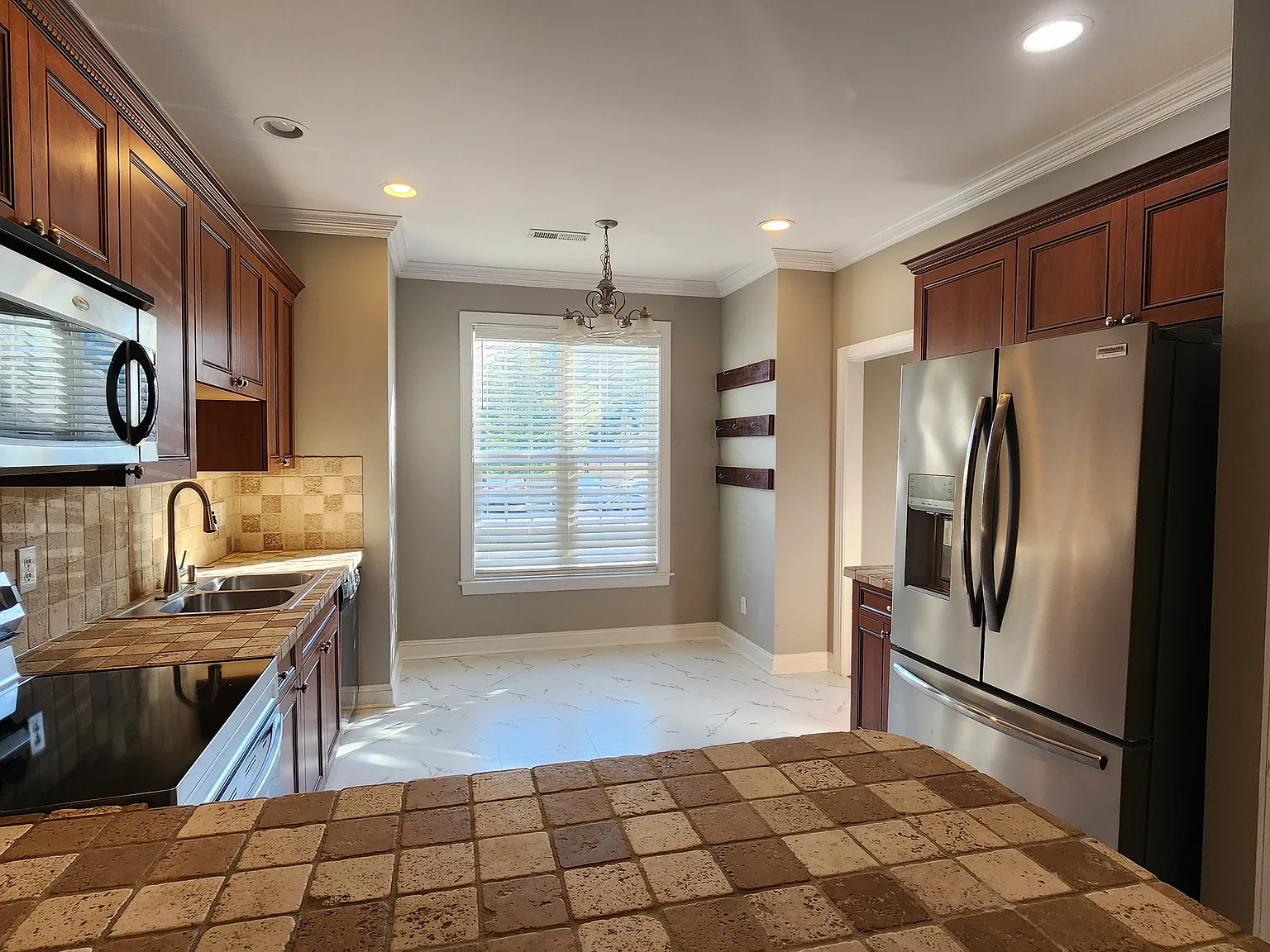 3 bed, 2.5 bath, 1474 sqft, $1,850 — Photo 4