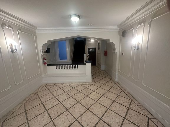 4th image of 1832 Franklin St #642R