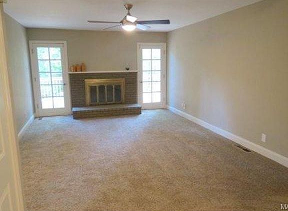 5th image of 704 Country Manor Ln