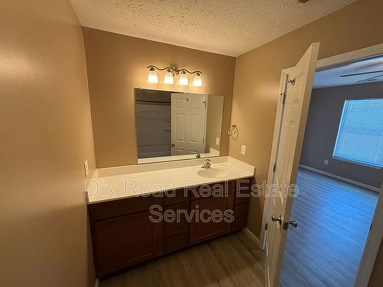 100 Kaitlin Way — Photo 28