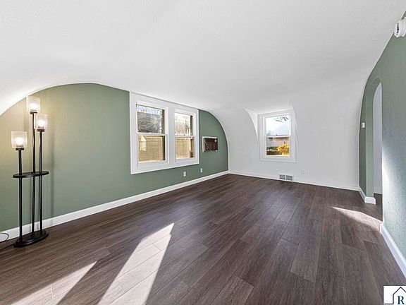 3rd image of 313 Linden St SE