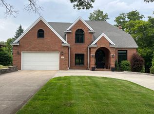 6107 Hillside Rd, Independence, OH 44131