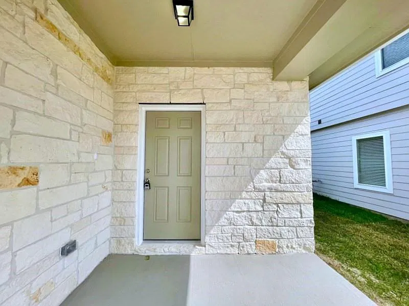 3 bed, 2.5 bath, 1570 sqft, $1,950 — Photo 3