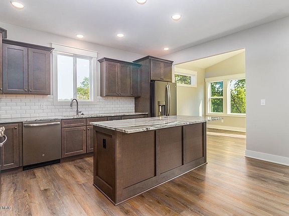 4th image of 4022 Preserve Dr NE
