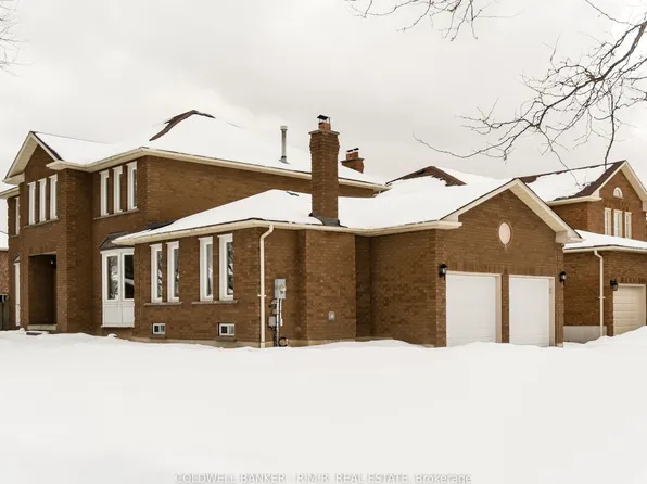 11 Foster Cres, Whitby, ON L1R 1W1