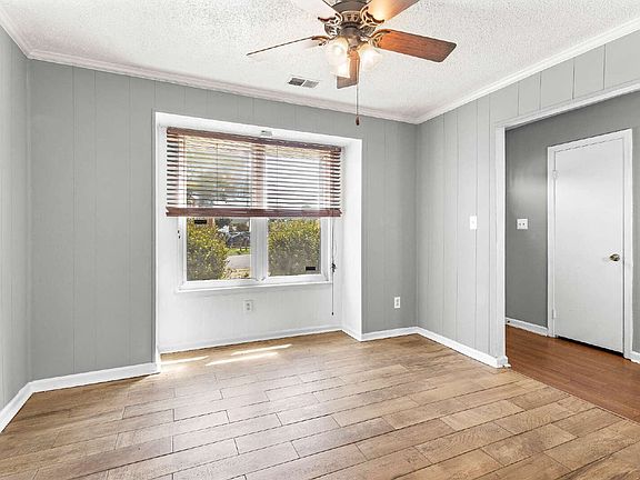 2nd image of 3454 Waltham Cir