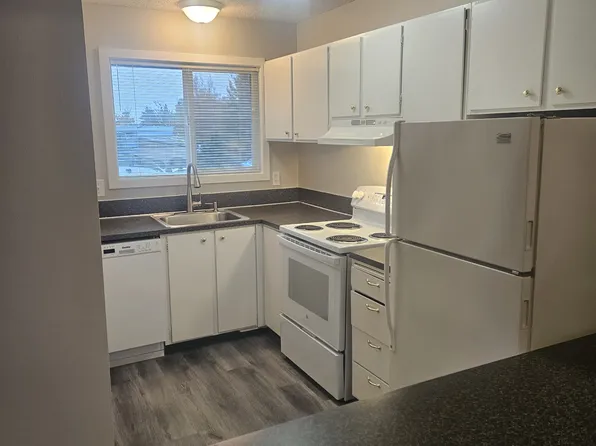 The Brigadoon 4210 NE Cully Blvd, 4210 NE Cully Blvd #8, Portland, OR 97218