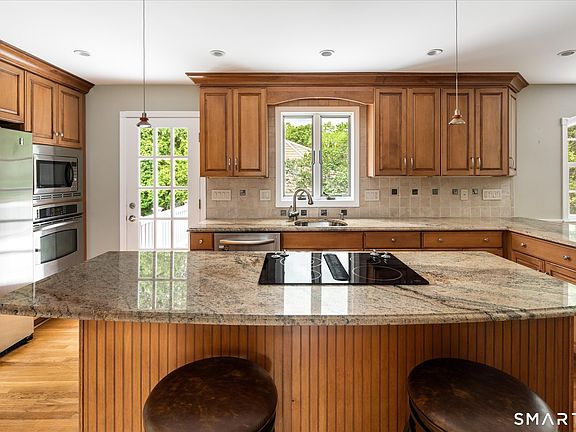 5th image of 43 Green Knolls Lane