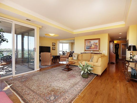 3rd image of 2121 Alpine Pl Unit 804