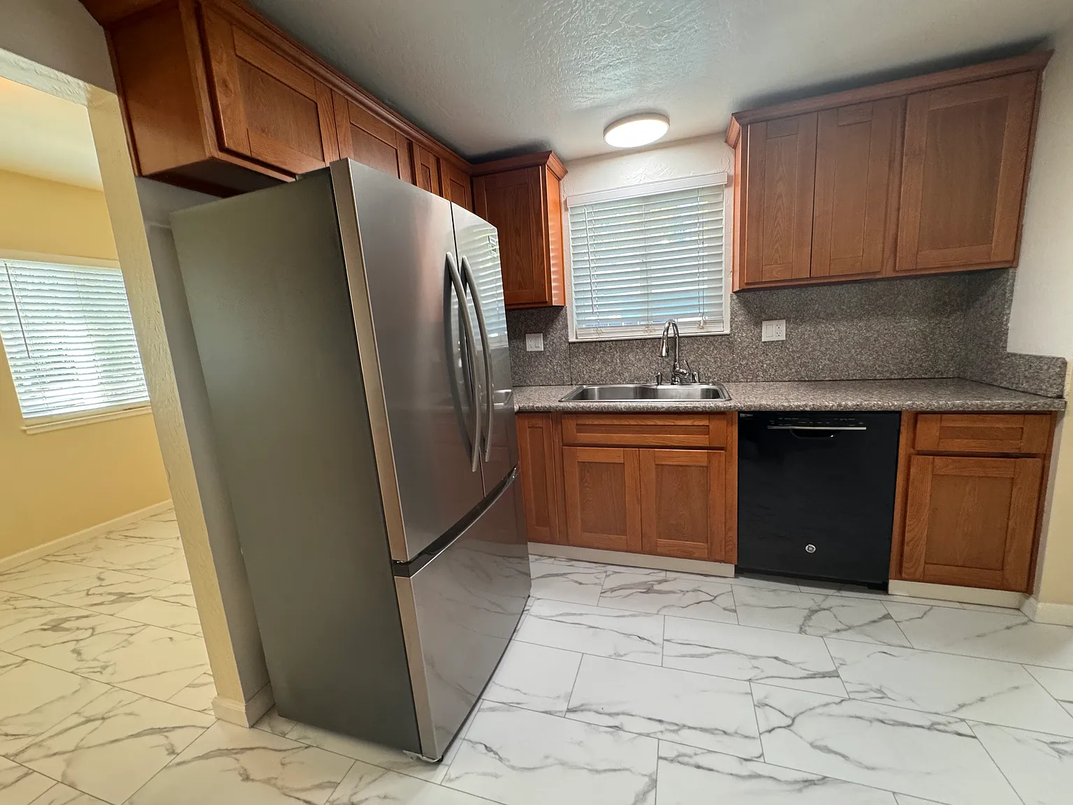 2 bed, 1200 sqft, $2,500 — Photo 2