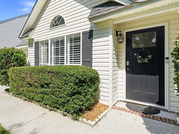 3rd image of 1323 Center Lake Dr