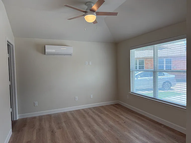 6338 Ravendale Ln — Photo 15