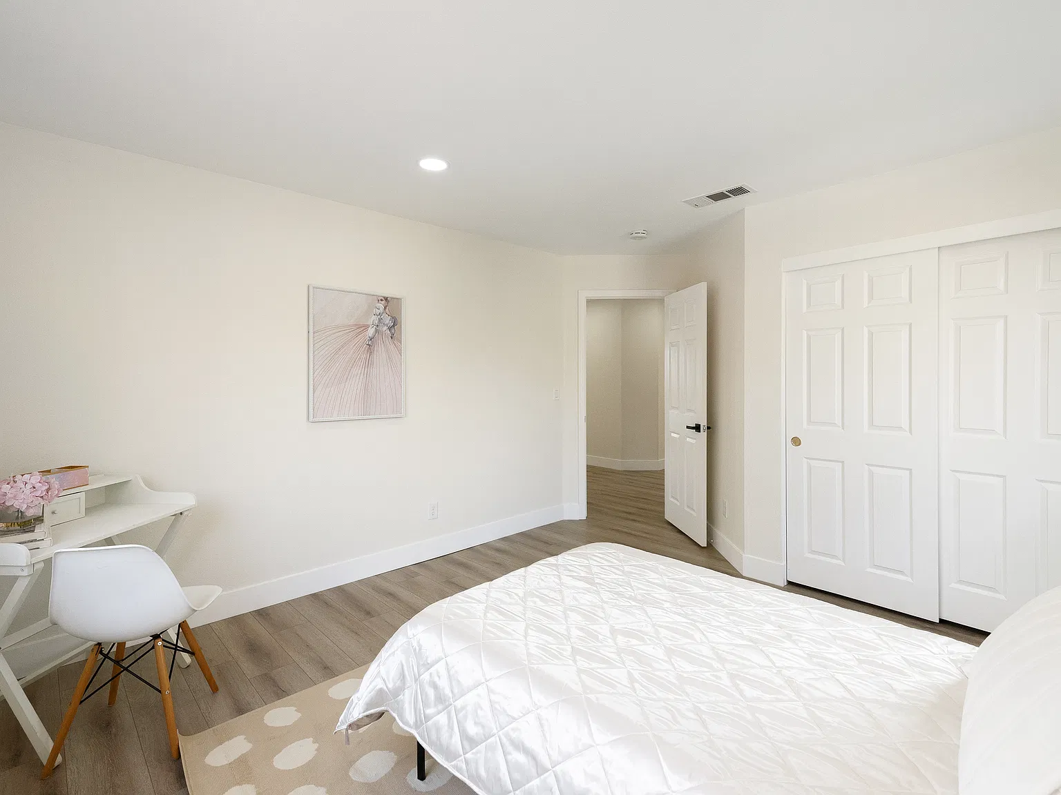 5 bed, 2353 sqft, $6,500 — Photo 2