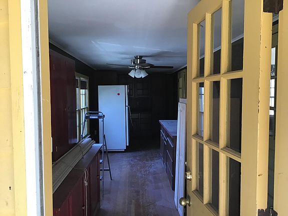 Side room with extra cabinets