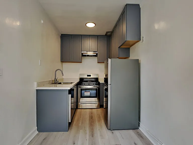 832 Erie St — Photo 21