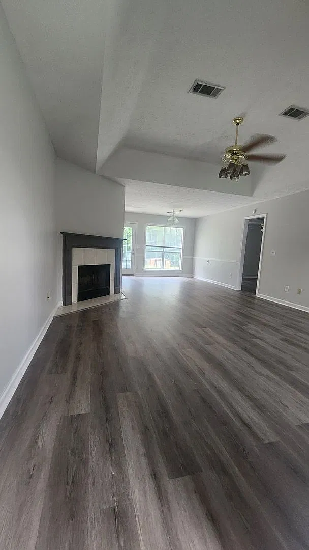 3 Bed 2 Bath Ranch Style House — Photo 3