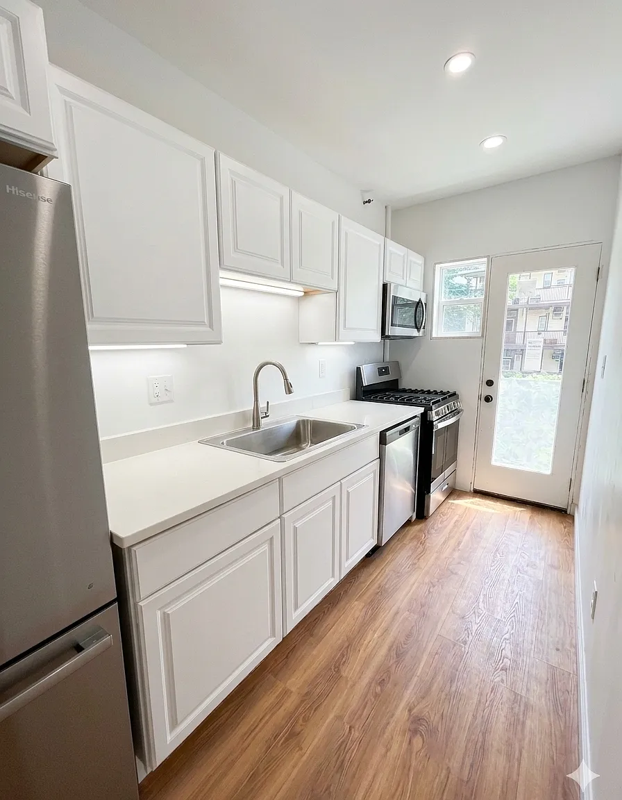 3 bed, 1120 sqft, $4,500 — Photo 3