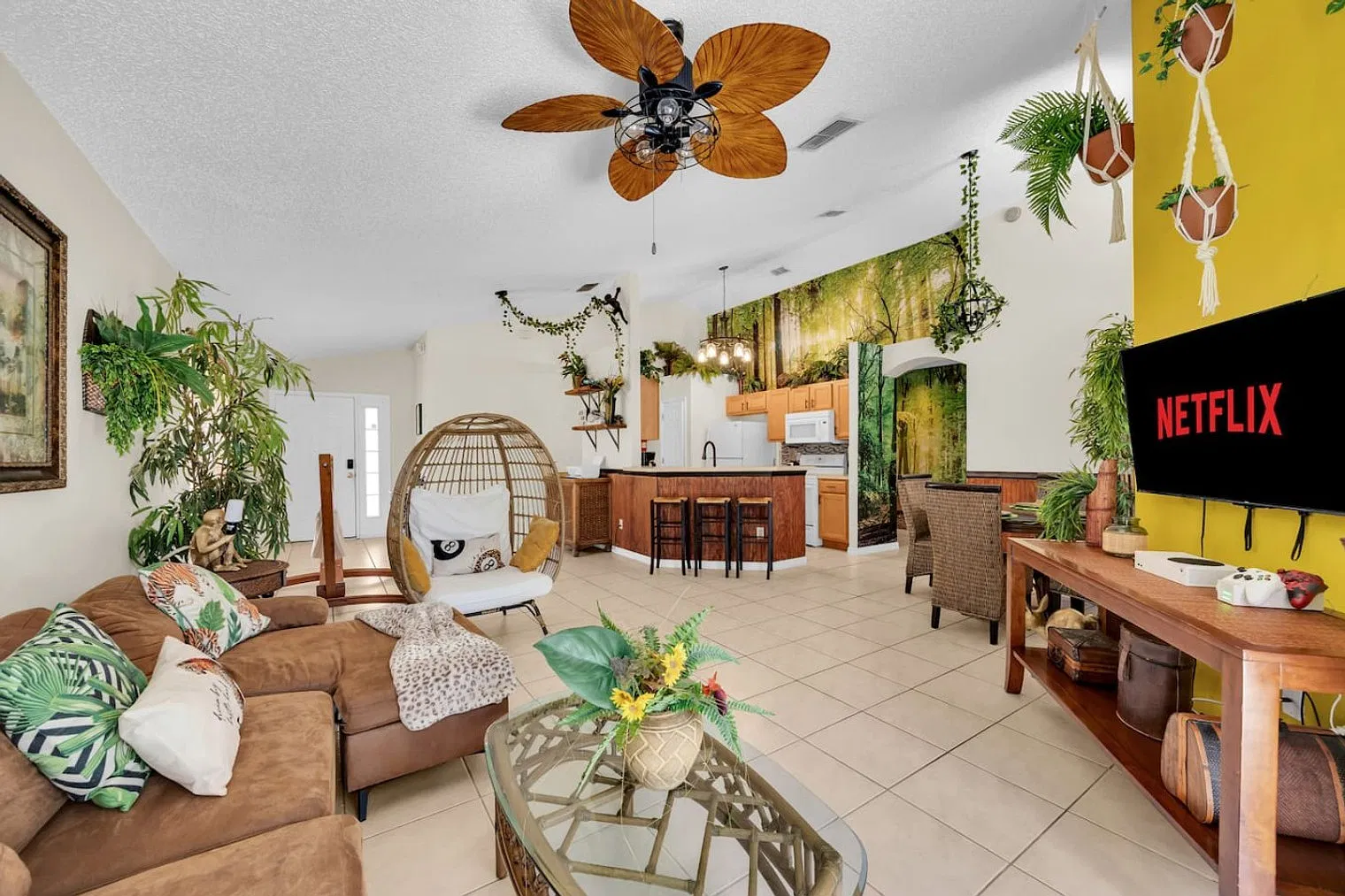 4 bed, 3.0 bath, 1571 sqft, $5,436 — Photo 2