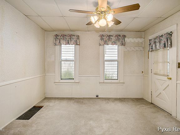 4th image of 1009 Crosby St NW