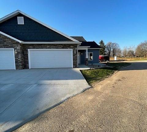 3rd image of 106 Lexington Pointe Dr #25