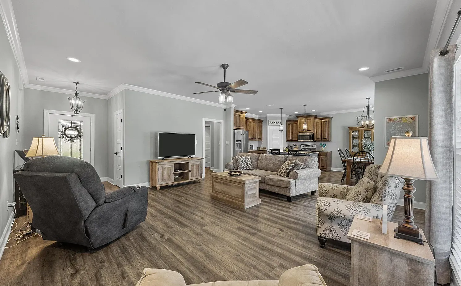 3 bed, 1730 sqft, $2,200 — Photo 4