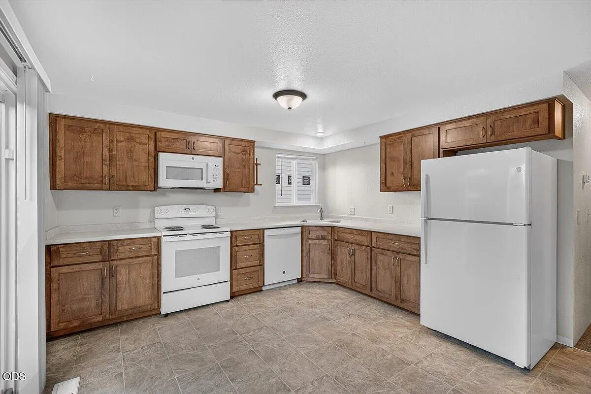 2 bed, 1114 sqft, $1,550 — Photo 2