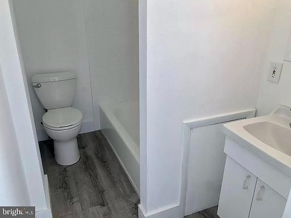 5th image of 4001 Cresson St APT 2