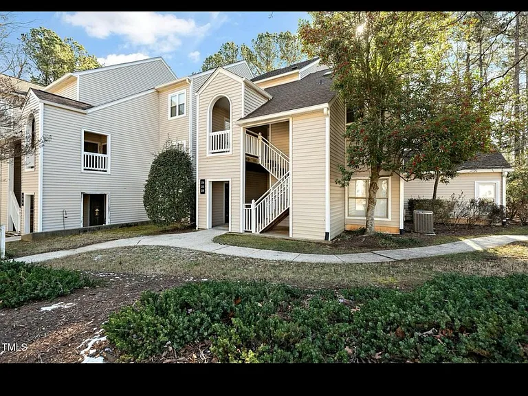 6011 Winterpointe Ln #205 — Photo 1