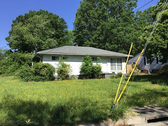 2nd image of 2220 Hubert St
