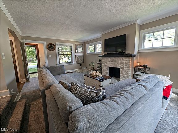 3rd image of 4053 W 217th St