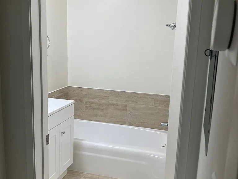 10500 Moorpark St #12 — Photo 12