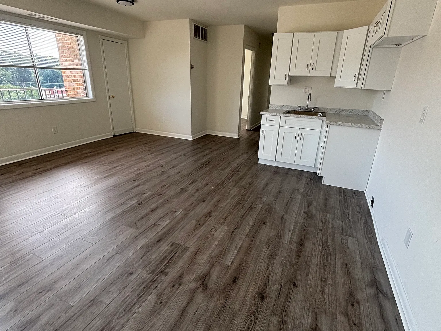 3 bed, 1000 sqft, $2,860 — Photo 1