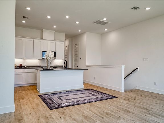 5th image of 5324 Rue St