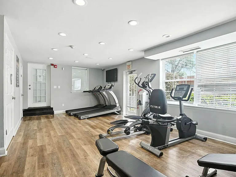 Northbrook Apartments — Photo 15