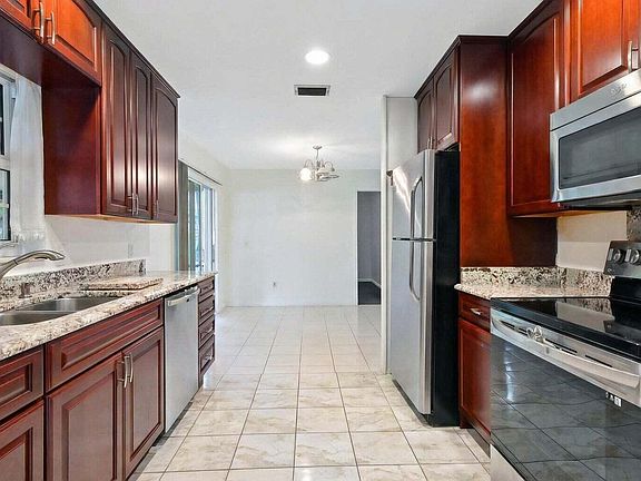 3rd image of 428 ALEMEDA Drive