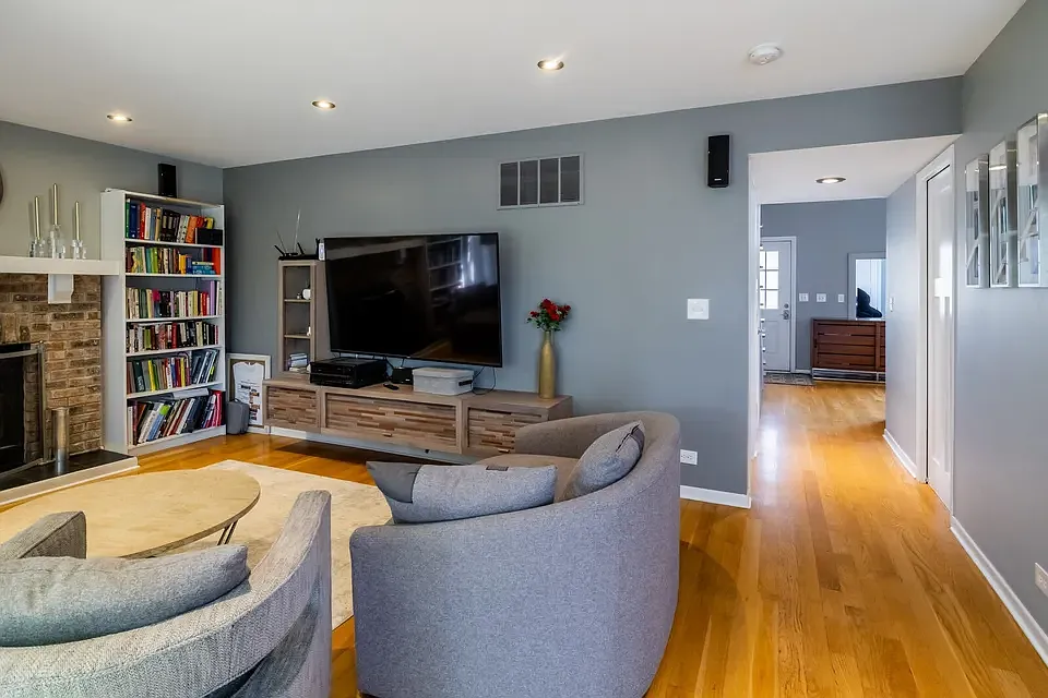 3 bed, 1.5 bath, 1800 sqft, $3,000 — Photo 3