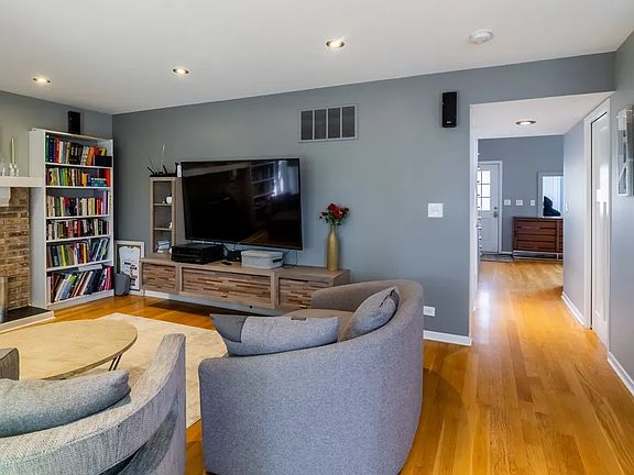 3rd image of 1302 Trinity Dr