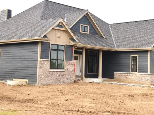 1523 Hawthorn DRIVE, West Bend, WI 53095