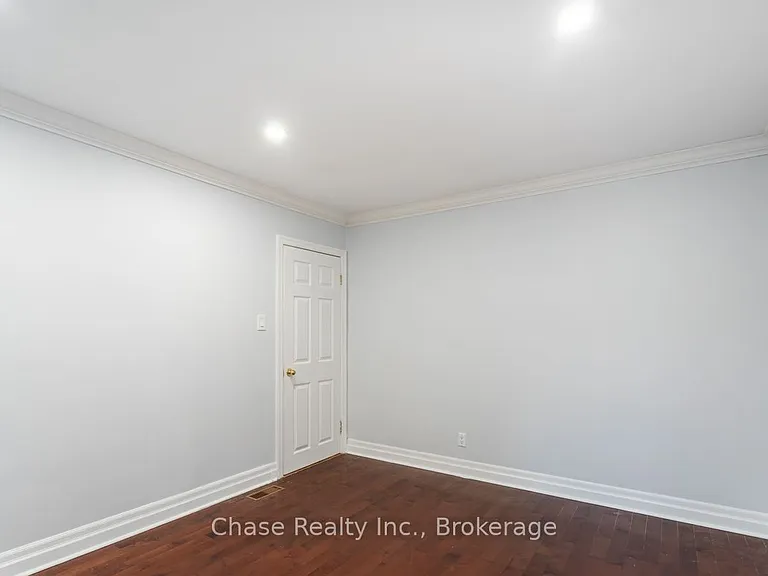 402 Guelph Line — Photo 6