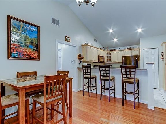 4th image of 11934 Sugar Tree Dr