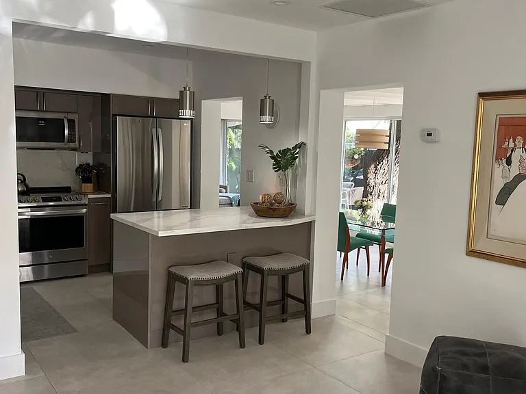701 SW 9th Ave — Photo 17